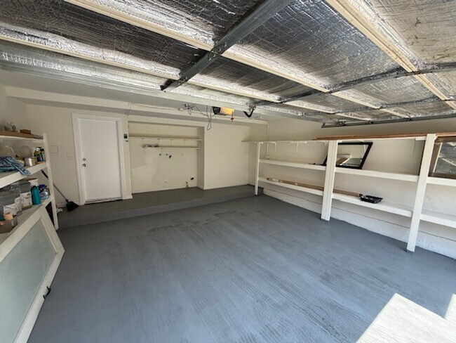 Building Photo - Upgraded 3-Bedroom Condo for Rent in Arleta!