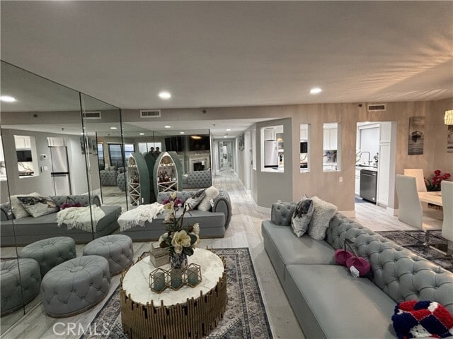 Building Photo - 1230 E Ocean Blvd