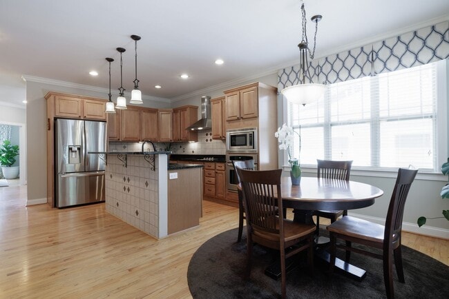 Building Photo - Beautiful home in Charleston walk community!