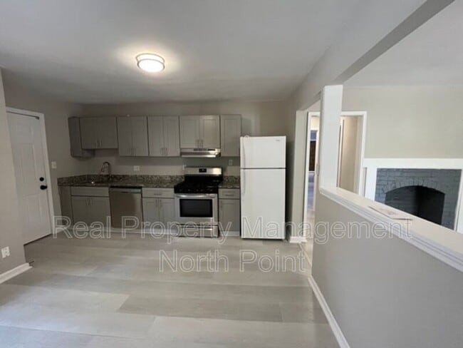 Building Photo - 456 Birney St NE