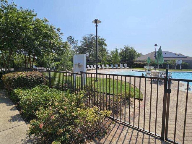 Building Photo - 1034 Limpkin St