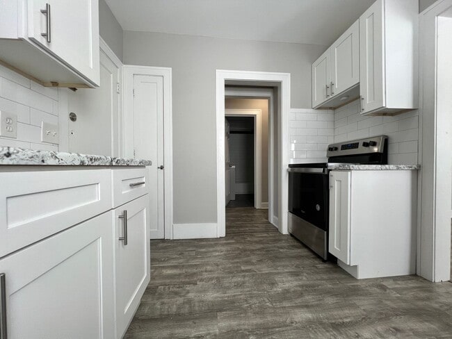 Building Photo - 2186 Wascana Ave