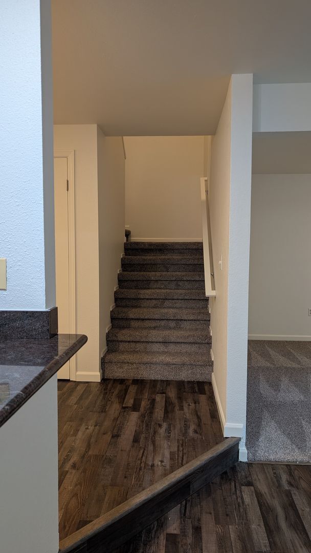 Building Photo - 3 Bedroom Townhome in Shoreline