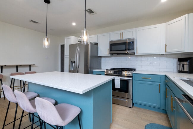 Building Photo - 7520 Sequoia Ct