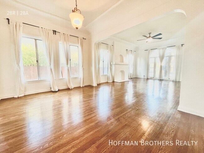 Building Photo - 1306 1/2 S Cloverdale Ave-