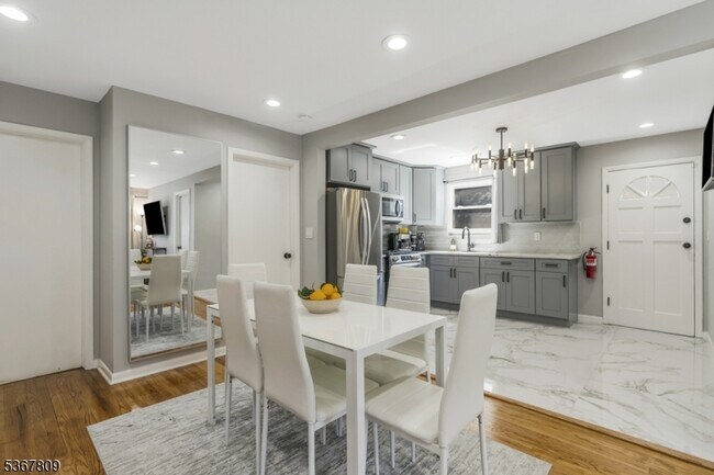 Building Photo - 9 Westervelt Pl