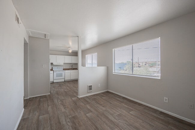 Building Photo - 622 N 30th Pl