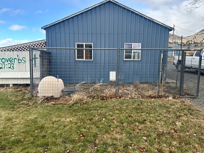 Building Photo - 3 Bedroom 2 Bath House with 20X60 Shop  "N...