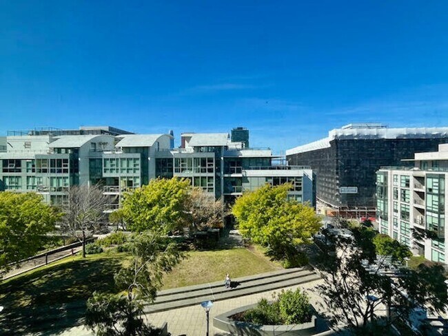 Building Photo - City living at its best! 2 BR/2 BA @ the M...