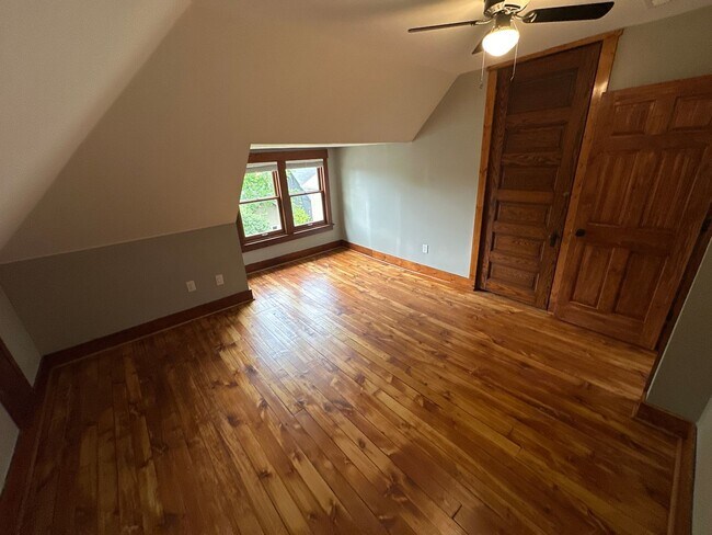 Building Photo - Short North / Victorian Village Single Family House!