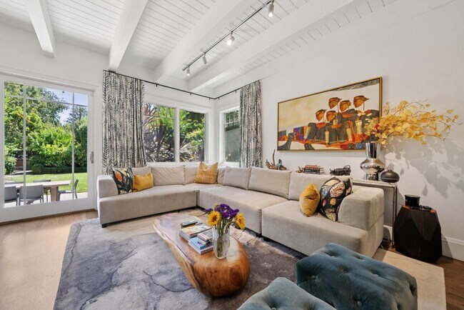 Building Photo - Beautifully Appointed 7-Bedroom Home with Lush Garden Setting in Palo Alto