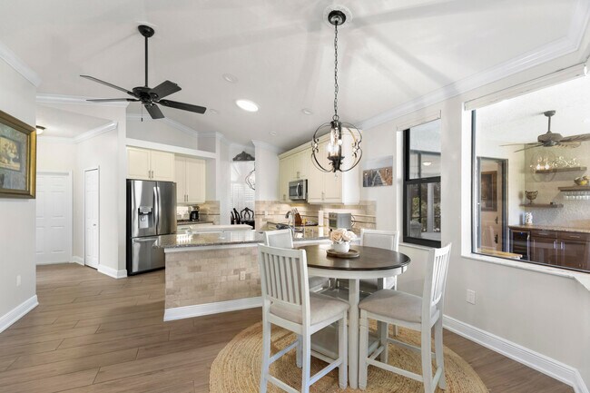 Building Photo - 1509 SW Mockingbird Cir