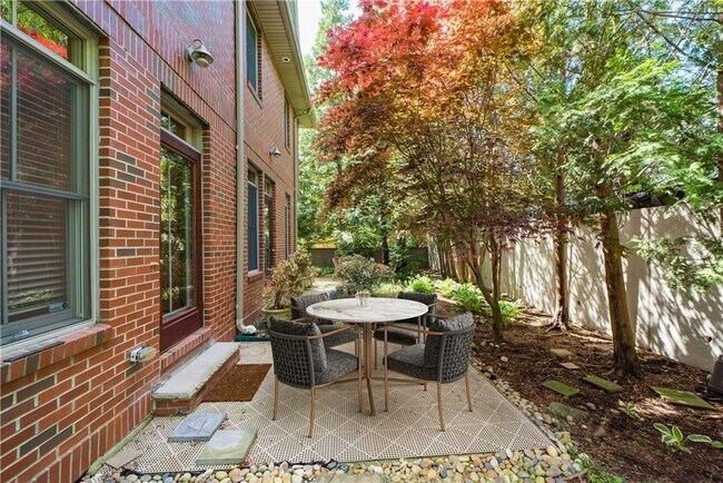 Building Photo - 270 Waterman Street UNIT C