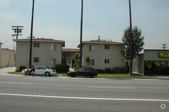 Building Photo - 608 W Glenoaks Blvd