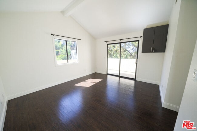 Building Photo - 728 Montecito Dr