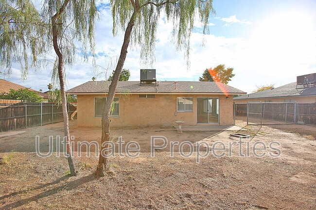 Building Photo - 5648 W Townley Ave
