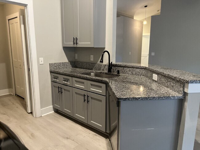 Building Photo - **Coming Soon** Stunning 3 bed, 2 bath in ...