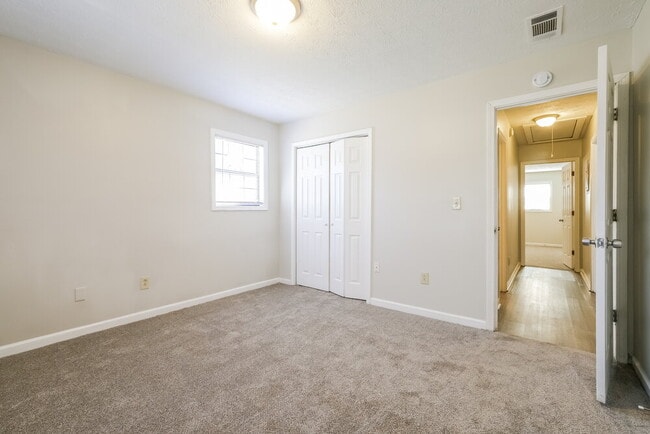 Building Photo - 318 Freeport Dr