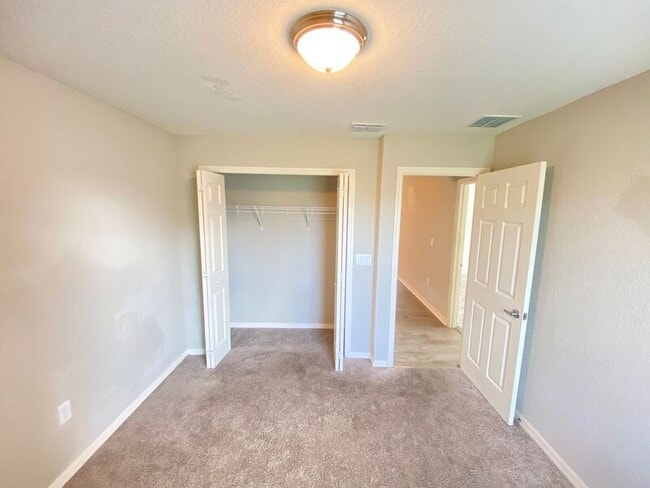 Building Photo - 188 Foxtail Loop