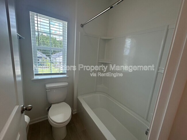 Building Photo - 42 Golden Fern Dr