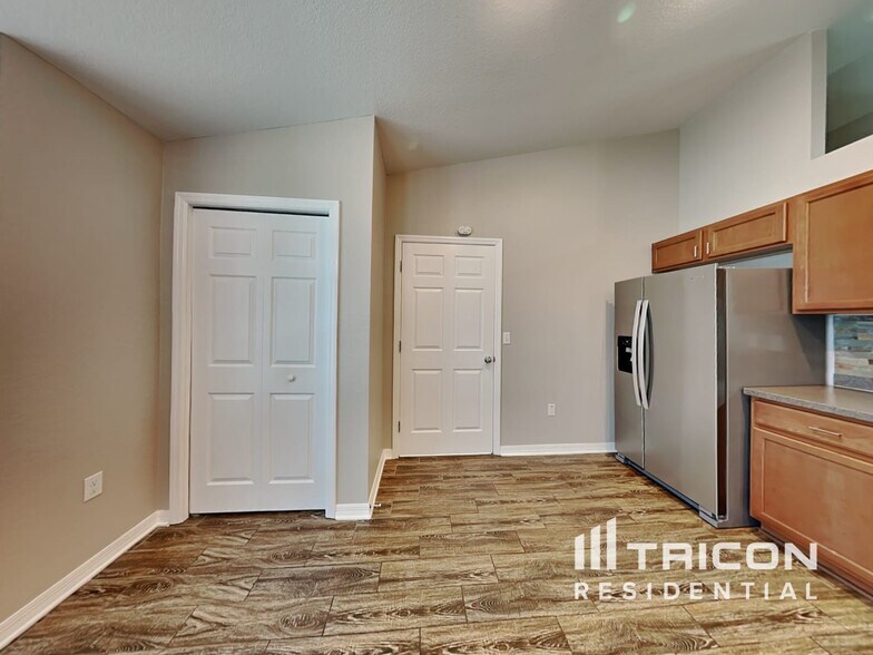 Building Photo - 2080 Chickadee St