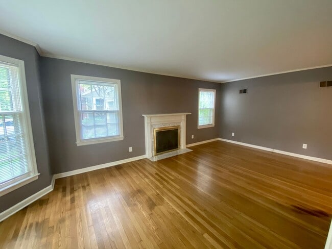 Building Photo - {6832} Prairie Village Ranch + Perfect Location + Updated + Fenced Yard