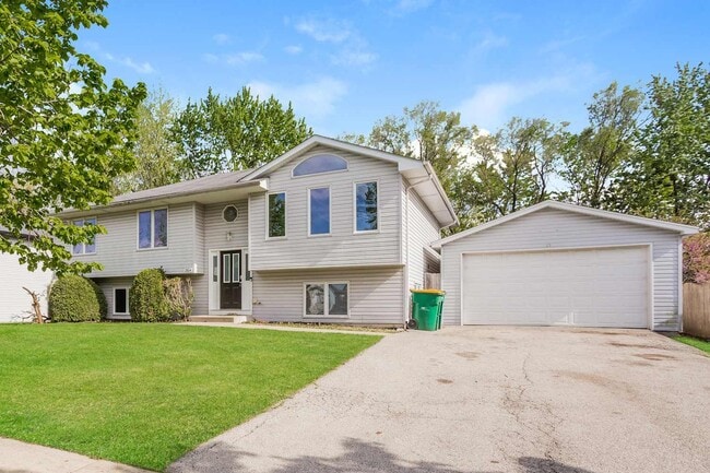 Building Photo - 2904 Facel Vega Dr