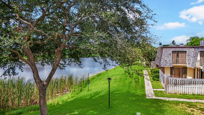 Building Photo - 388 Lake Arbor Dr