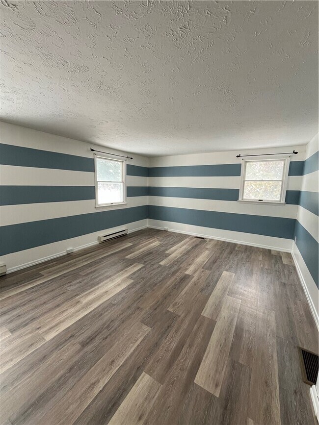 Building Photo - 7026 Lake Ave