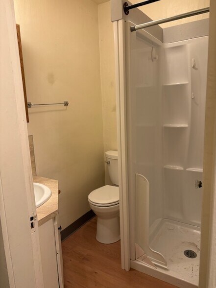 Bathroom - 413 Front St