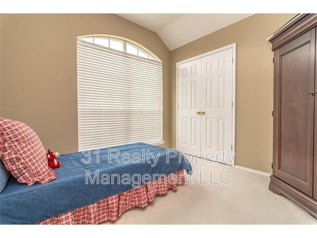 Building Photo - 5708 Bedford Ln