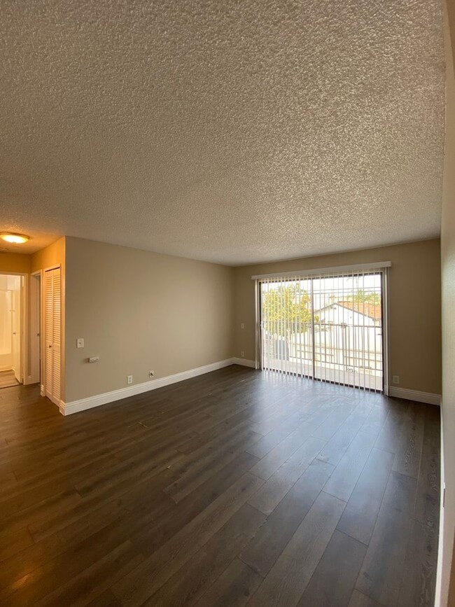 Interior Photo - 1429