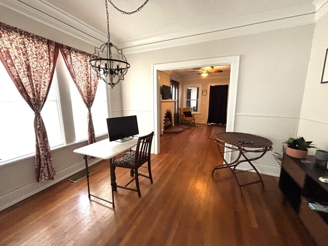 Building Photo - CHARMING FURNISHED BROADMOOR HOME