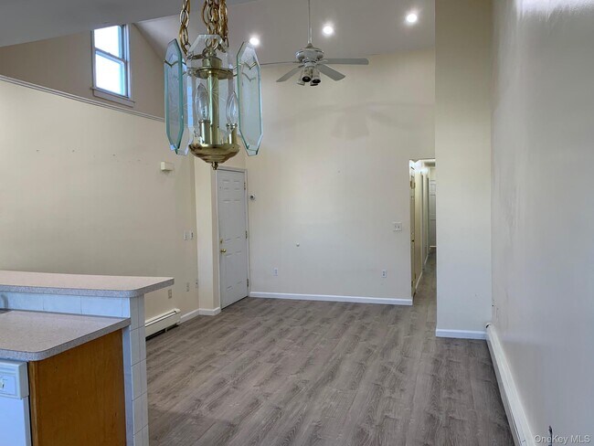 Building Photo - 51 Schneider Ave