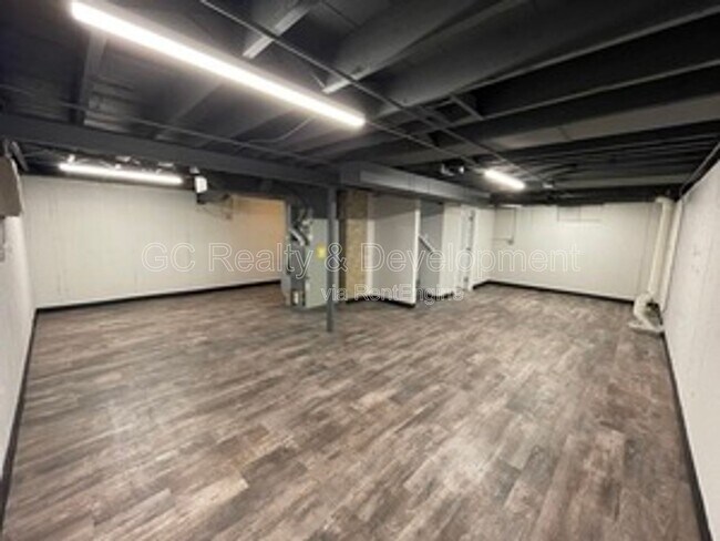 Building Photo - 4315 Stanley Ave
