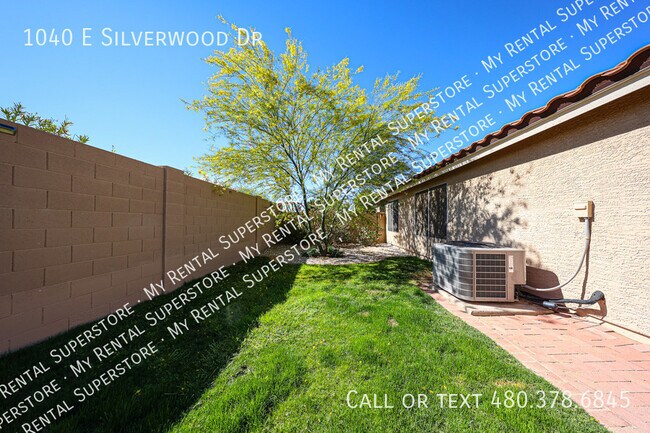 Building Photo - 1040 E Silverwood Dr