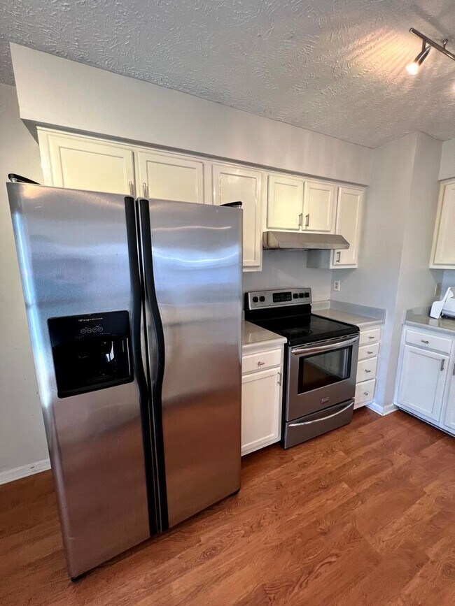 Building Photo - 5708 Icarus Cir