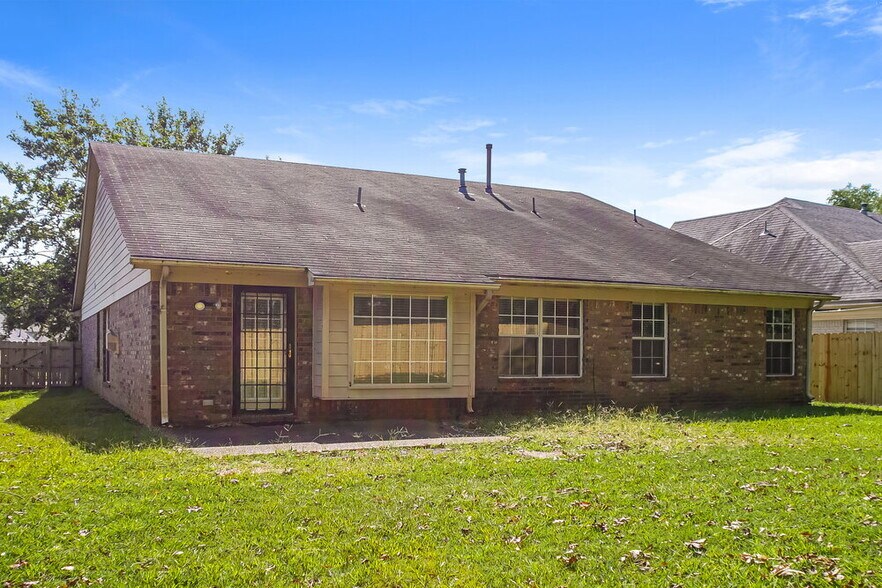 Building Photo - 4941 Wemberley Dr