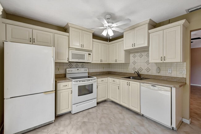 Building Photo - 15792 Philodendron Cir