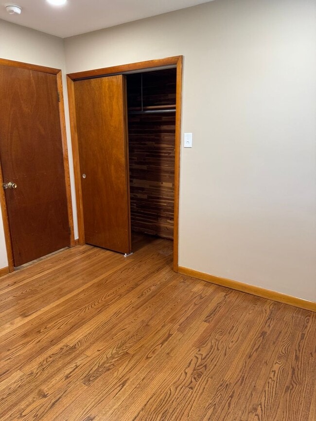 Building Photo - Stunning 3-bedroom, 3-bathroom single family home