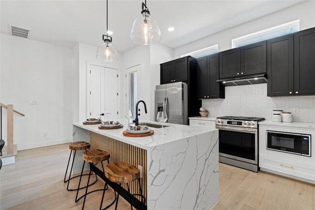 Building Photo - 4110 Cortlandt St