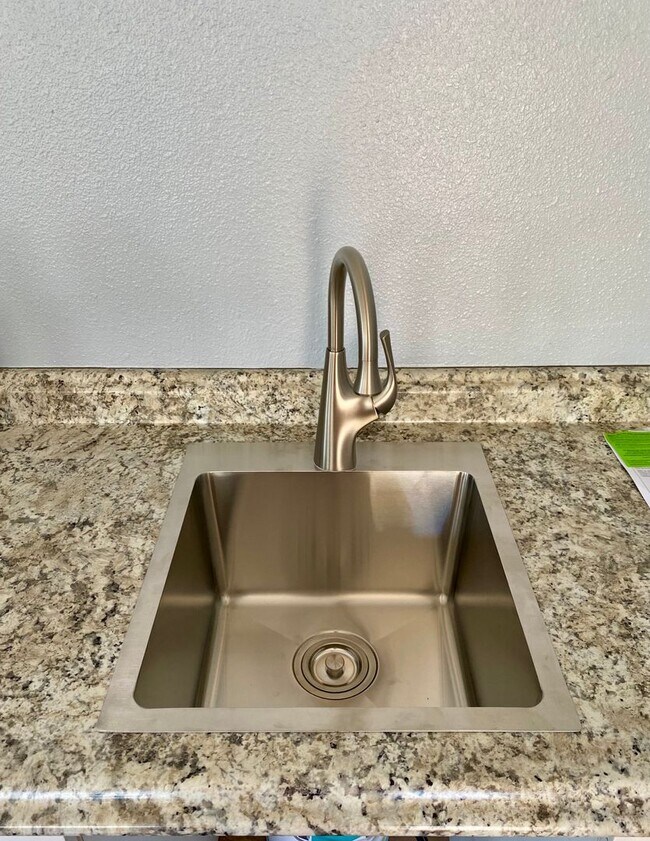 Building Photo - 1398 Hiahia St