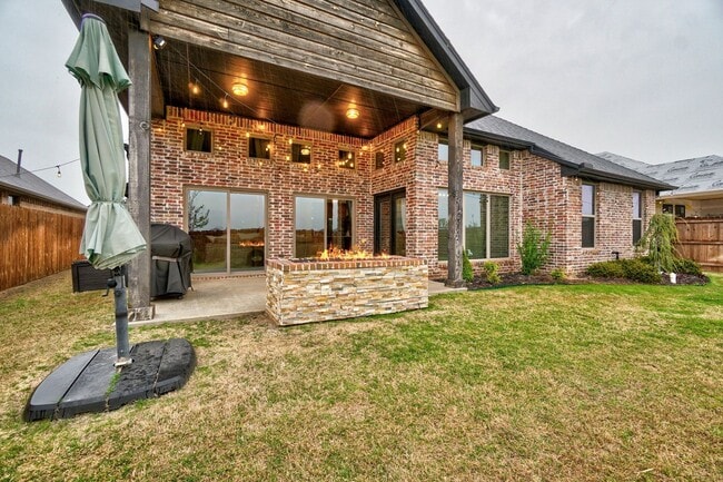 Building Photo - 4009 NE Realtree Dr