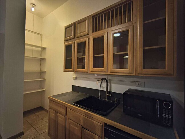 Building Photo - 1532 W 19th St