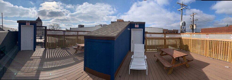 Building Photo - 110 1/2 E 6th St