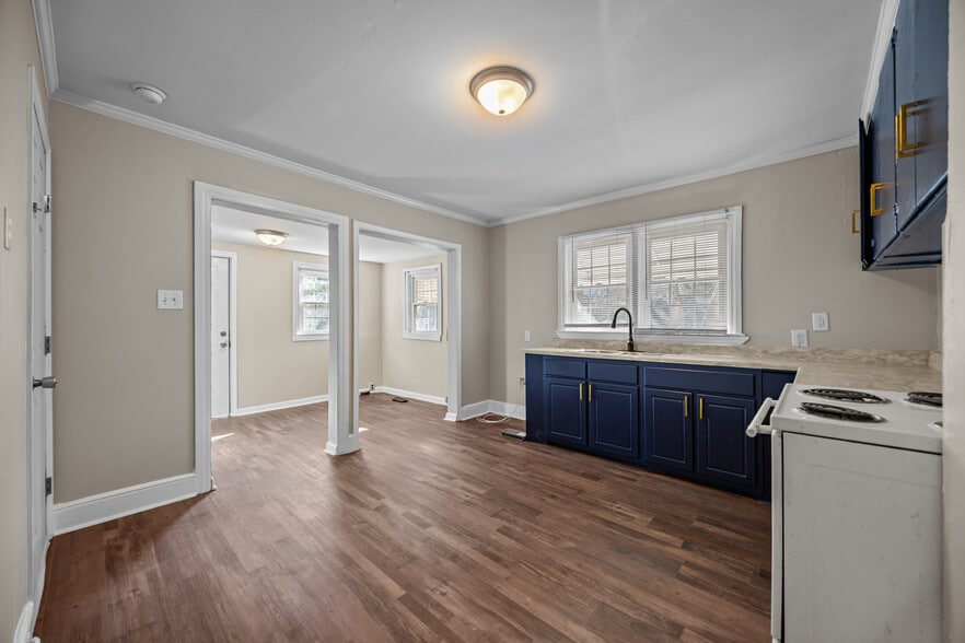 Building Photo - 203 Spring St