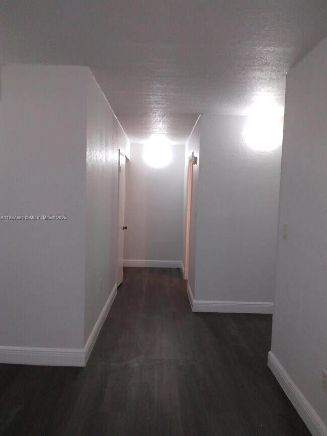 Building Photo - 14850 Naranja Lakes Blvd