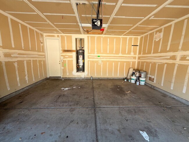 Building Photo - Spacious 3 Bedroom Single Story Peoria With A 3 Car Garage