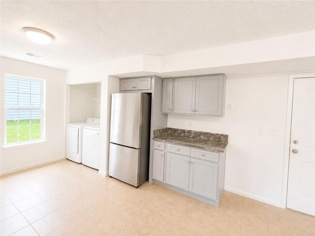 Building Photo - 2095 Glynmoore Dr