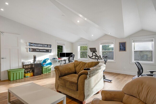 Building Photo - Beautiful 4-Bed, 3-Bath Southeast Boise Ho...